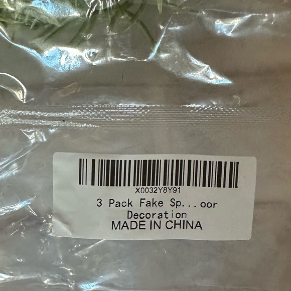 10.5 ounces of fake moss from Floerve 8x8x1.5 inches - Picture 2 of 6